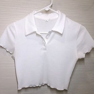 White blouse/crop top/collar/button up.